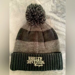 Grey & black Harley Davidson beanie.